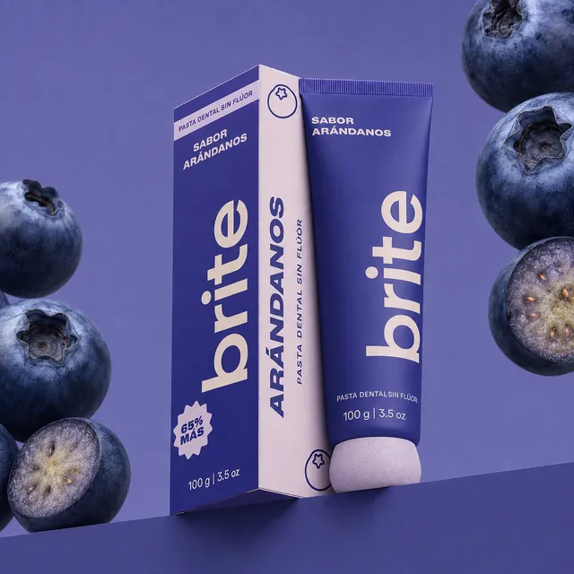 Pasta dental Brite sabor Arándanos: estuche y tubo. Empaque de referencia.