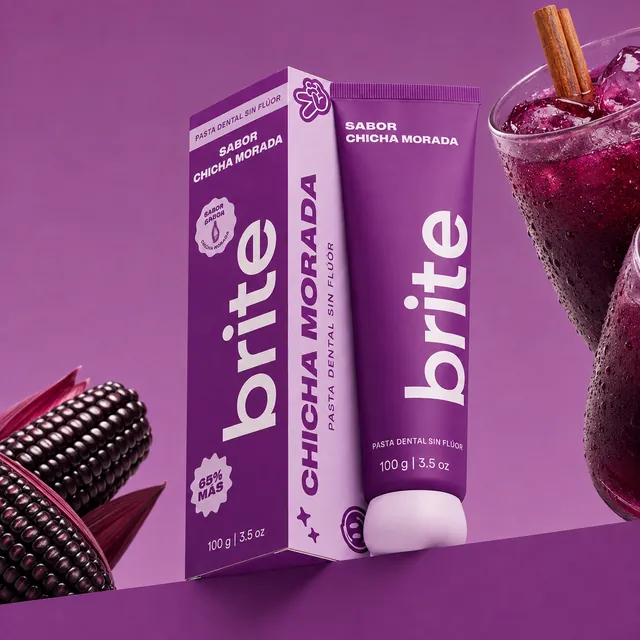Pasta dental Brite sabor Chicha Morada: estuche y tubo. Empaque de referencia.