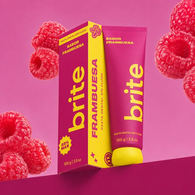 Pasta dental Brite sabor Frambuesa: estuche y tubo. Empaque de referencia.