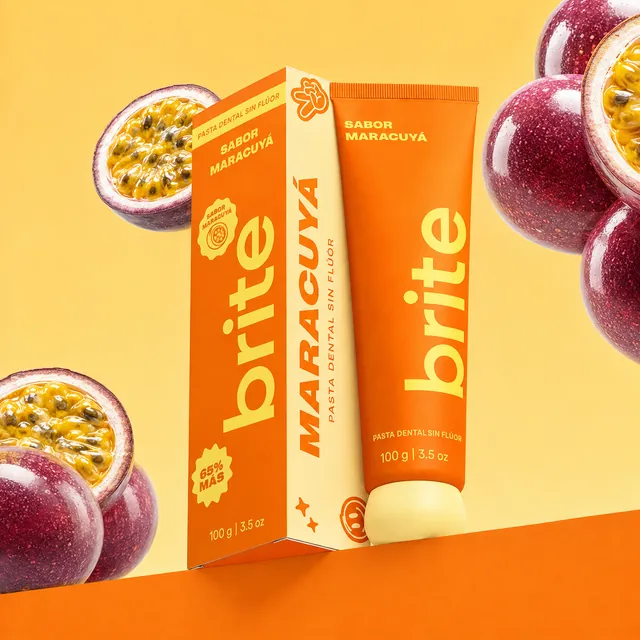 Pasta dental Brite sabor Maracuyá: estuche y tubo. Empaque de referencia.